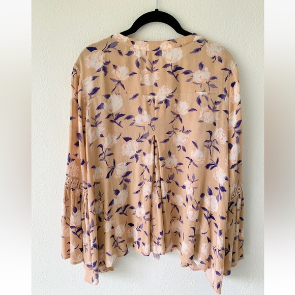 Altar'd State Boho Floral Top Keyhole Front Flare Sleeve Blouse Size Medium - Picture 6 of 14